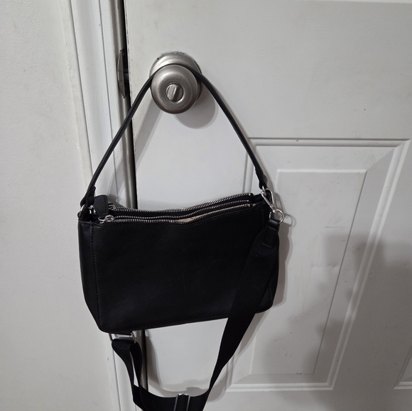 Guess Crossbody - Picture 7 of 7